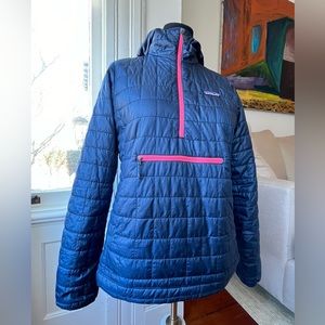 PATAGONIA, ladies pullover Nano 1/4 zip puff, shell with attached hood, Size Med